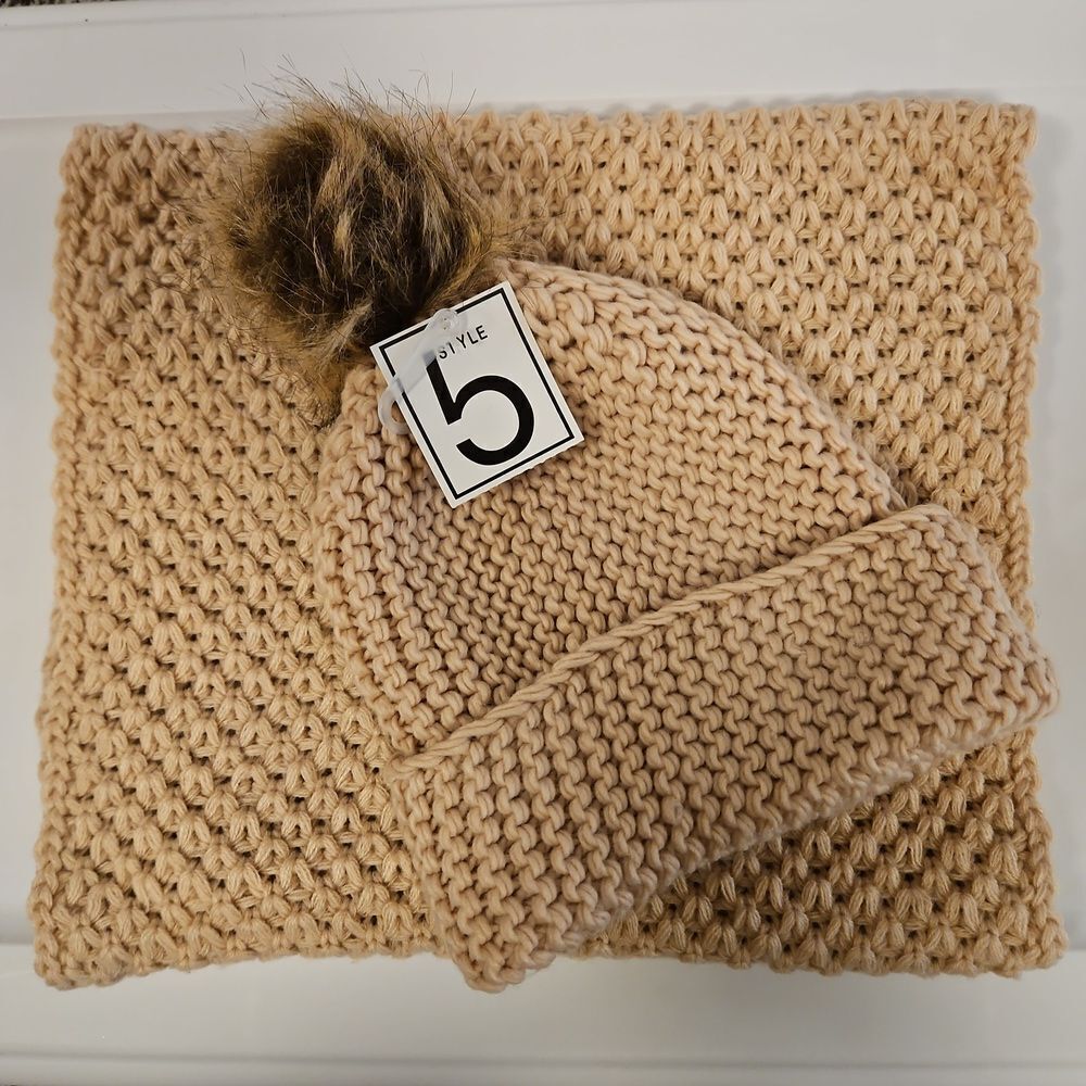 Infinity Scarf and Cap Set New with tag sz OS